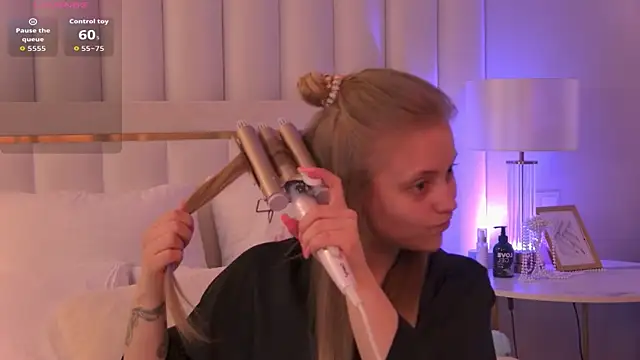 Snapshot of DorisHell chatting on 30, 9, 2025 DorisHell online show from 30, 9, 2025