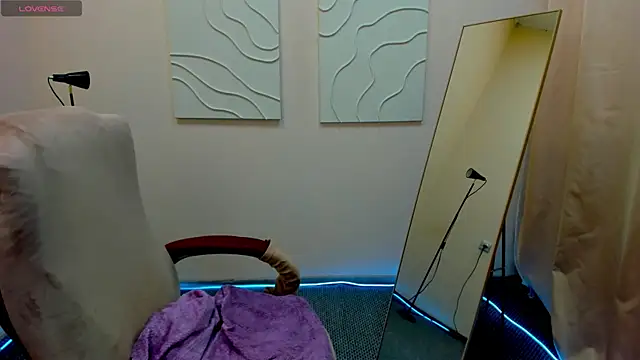 TrishaBerry online show from 21, 1, 2025