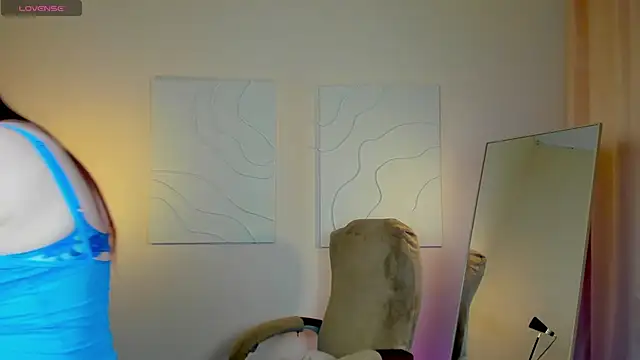 TrishaBerry online show from 4, 2, 2025