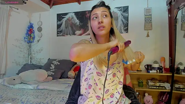 cuteweed420 online show from 23, 4, 2026