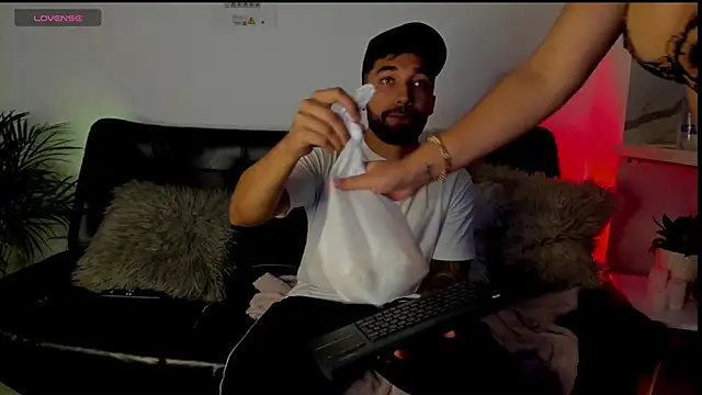 Snapshot of Sweet_and_caramel chatting on 2, 3, 2025 Sweet and caramel online show from 2, 3, 2025