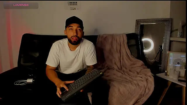 Snapshot of Sweet_and_caramel chatting on 11, 3, 2025 Sweet and caramel online show from 11, 3, 2025