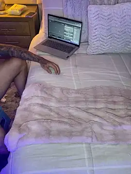 Snapshot of Sweet_and_caramel chatting on 31, 10, 2025 Sweet and caramel online show from 31, 10, 2025