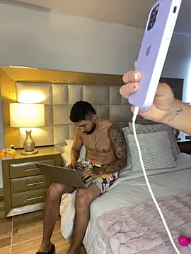 Snapshot of Sweet_and_caramel chatting on 17, 10, 2025 Sweet and caramel online show from 17, 10, 2025