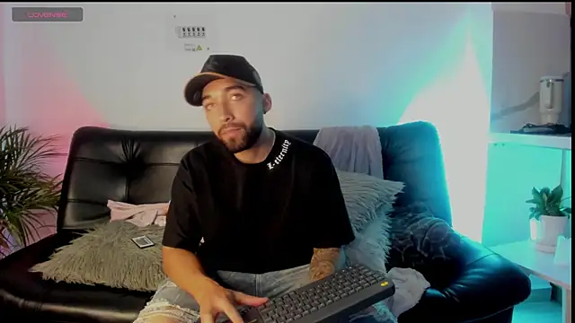 Snapshot of Sweet_and_caramel chatting on 9, 3, 2025 Sweet and caramel online show from 9, 3, 2025