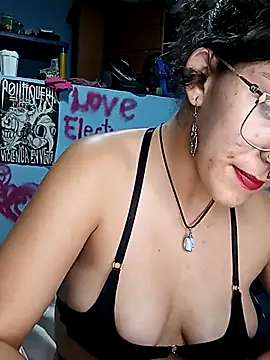 LoveElectra online show from 6, 3, 2025