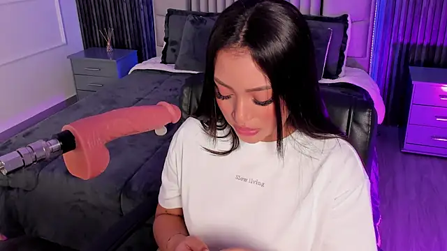 Lillyortiz online show from 8, 3, 2025