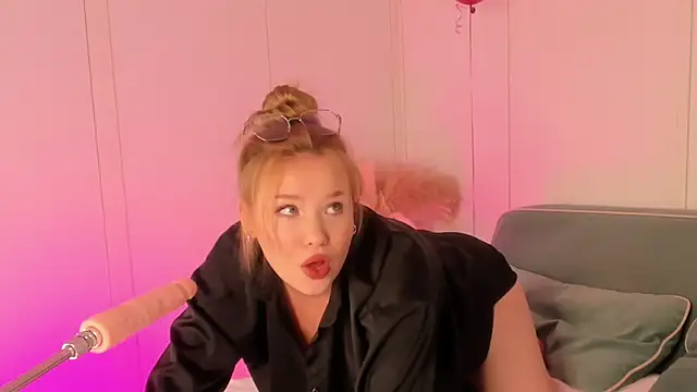 AgnesMilns online show from 12, 12, 2024