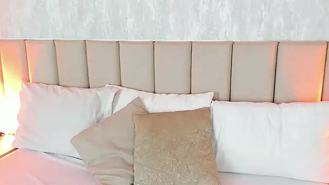 Michell Wallker online show from 17, 2, 2025