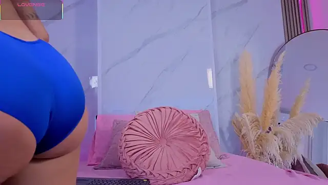 Chlooee   online show from 23, 10, 2025