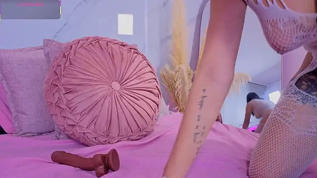 Chlooee   online show from 28, 10, 2025