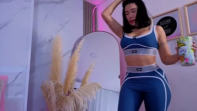 Chlooee   online show from 24, 10, 2025