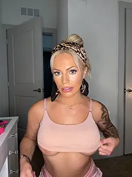 Snapshot of sophiamariexoxo240 chatting on 28, 9, 2025 sophiamariexoxo240 online show from 28, 9, 2025