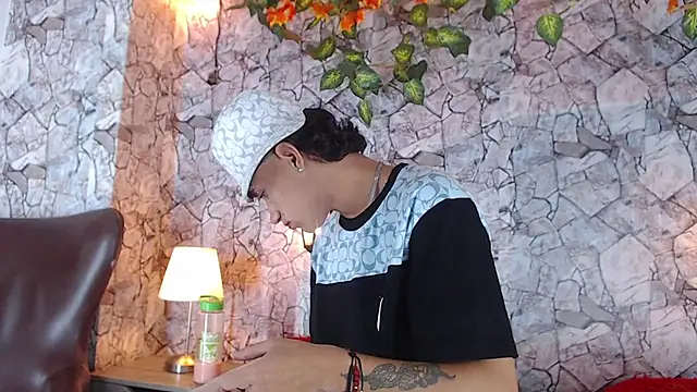 Snapshot of Samuel_Hilton chatting on 15, 12, 2024 Samuel Hilton online show from 15, 12, 2024