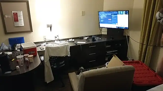 Twowellshapedheads online show from 10, 9, 2025