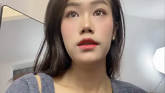 Snapshot of Bella-LL chatting on 5, 3, 2025 Bella-LL online show from 5, 3, 2025