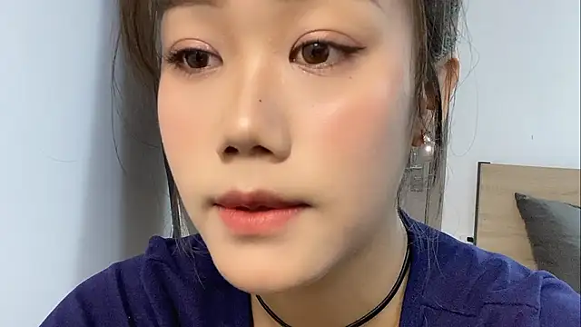 Snapshot of Bella-LL chatting on 22, 2, 2025 Bella-LL online show from 22, 2, 2025