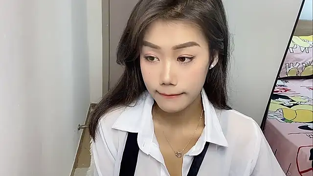 Snapshot of Bella-LL chatting on 1, 3, 2025 Bella-LL online show from 1, 3, 2025