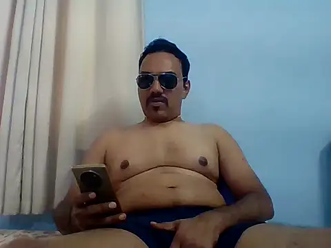 Snapshot of farhaanmacho chatting on 17, 12, 2025 farhaanmacho online show from 17, 12, 2025