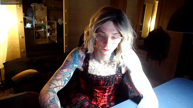 Julia dolls online show from 17, 3, 2026