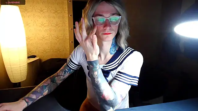 Julia dolls online show from 15, 12, 2025