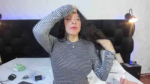 Camila  Gomez online show from 13, 1, 2026