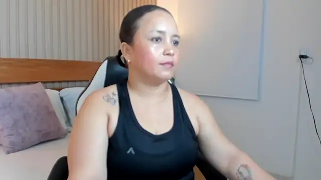 Snapshot of linda_rios_ chatting on 4, 6, 2026 linda rios online show from 4, 6, 2026