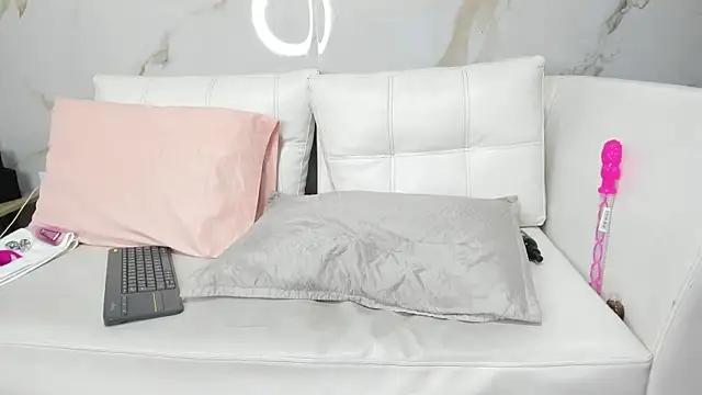 Milaspetite online show from 27, 2, 2025