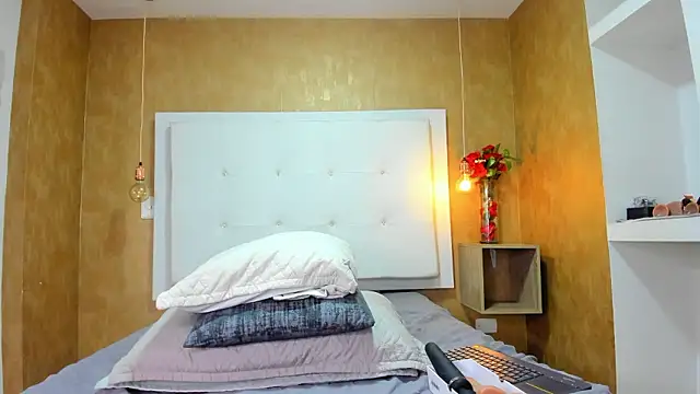 Milaspetite online show from 12, 3, 2026