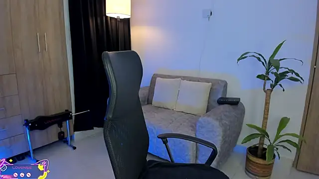 Snapshot of catleya_0 chatting on 4, 10, 2025 catleya 0 online show from 4, 10, 2025