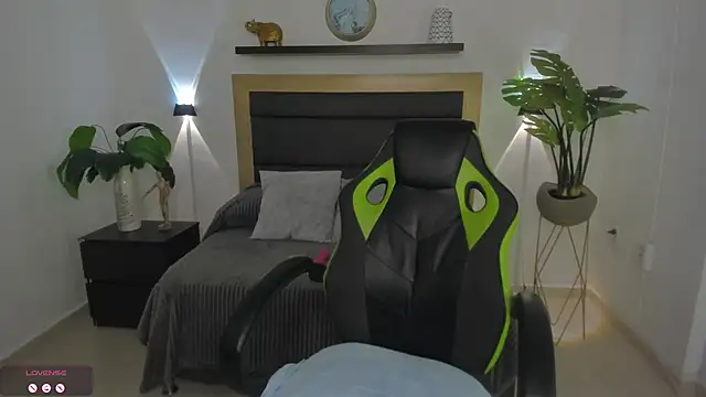 Snapshot of catleya_0 chatting on 22, 2, 2025 catleya 0 online show from 22, 2, 2025