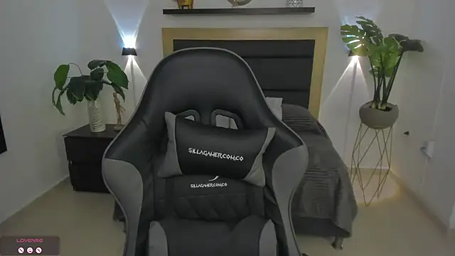 Snapshot of catleya_0 chatting on 22, 3, 2025 catleya 0 online show from 22, 3, 2025