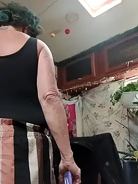 Snapshot of SlickedDryr chatting on 18, 12, 2024 SlickedDryr online show from 18, 12, 2024