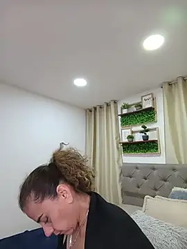 Snapshot of sasi_luna chatting on 1, 2, 2026 sasi luna online show from 1, 2, 2026