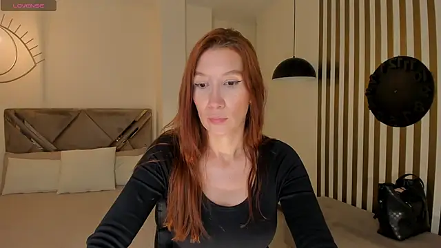 MiaFarrell  online show from 17, 4, 2026