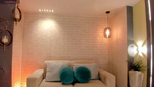 MiaFarrell  online show from 28, 3, 2026