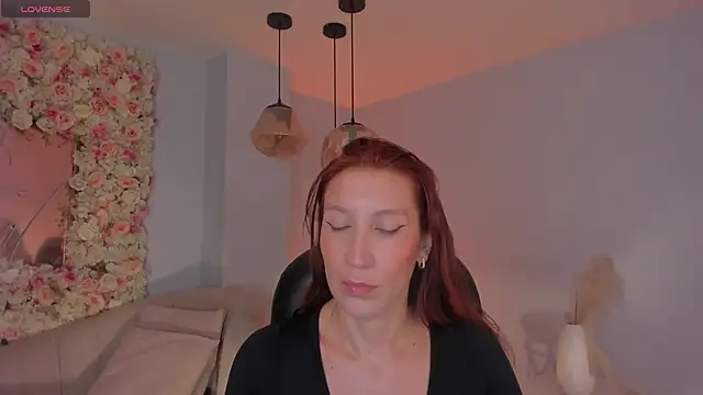 MiaFarrell  online show from 14, 5, 2026