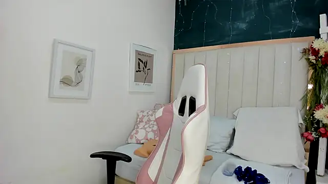 africa holmes online show from 2, 10, 2025