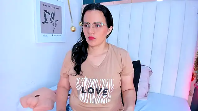 africa holmes online show from 4, 2, 2026