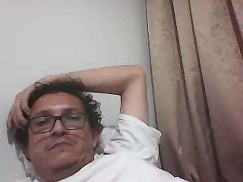 Bombi22 online show from 2, 11, 2025