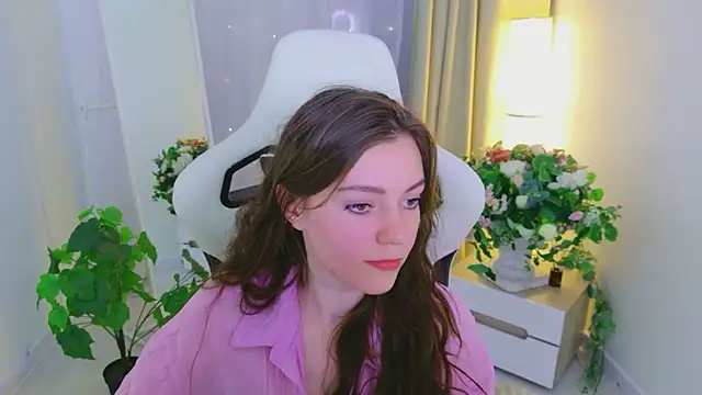 Lana  Cute  online show from 17, 6, 2026