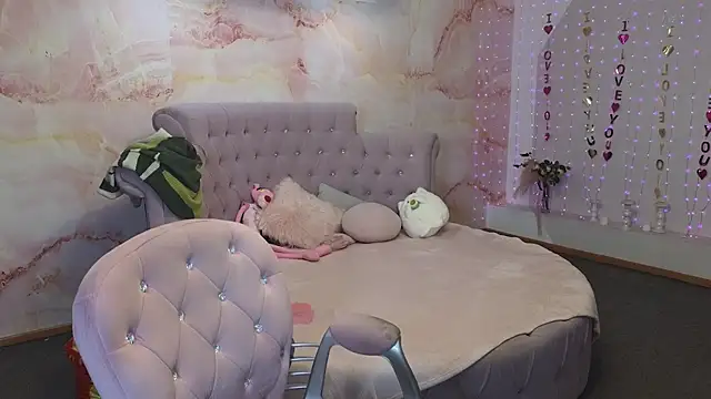 Penelope Pinky online show from 5, 11, 2025