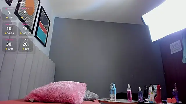 lolajenkins  online show from 6, 2, 2025