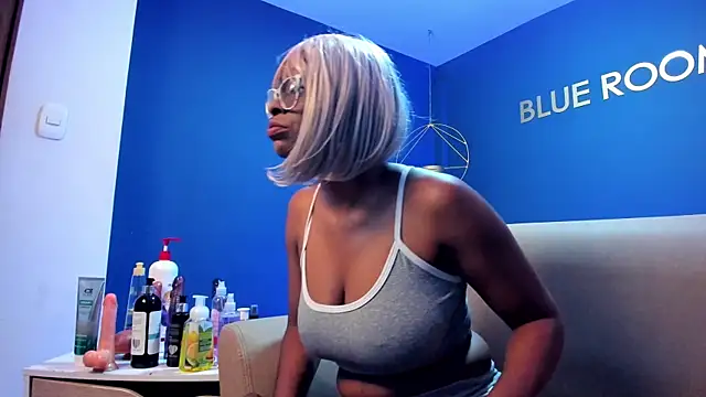 lolajenkins  online show from 26, 2, 2025