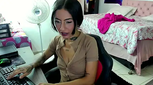 nicolerogers88 online show from 16, 12, 2024