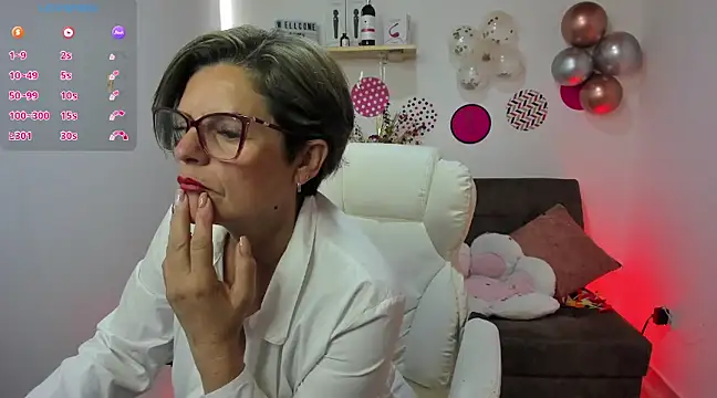 Snapshot of Adeellee_ chatting on 17, 1, 2025 Adeellee online show from 17, 1, 2025