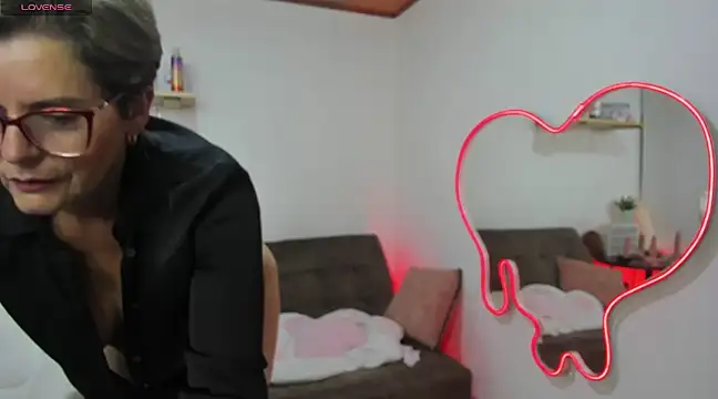 Snapshot of Adeellee_ chatting on 15, 1, 2025 Adeellee online show from 15, 1, 2025