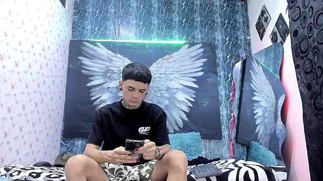 exotic hot couple online show from 13, 4, 2026