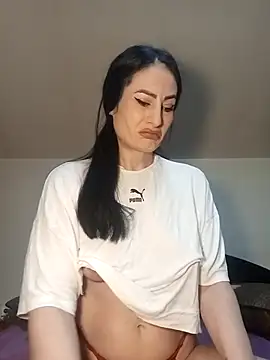 Snapshot of EveeRose chatting on 12, 11, 2025 EveeRose online show from 12, 11, 2025