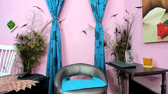 miss--flora online show from 29, 9, 2025